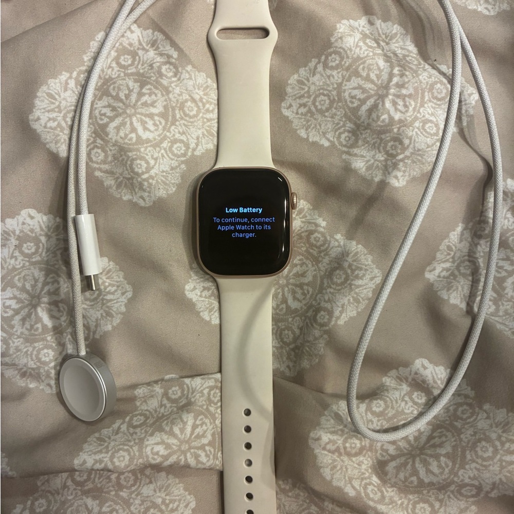Apple Smartwatch - Gold and Cream